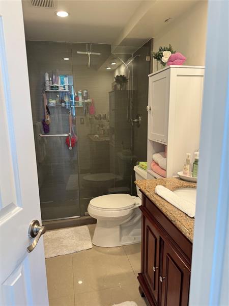 Image 28 of 36 For 859 Jeffery St  214