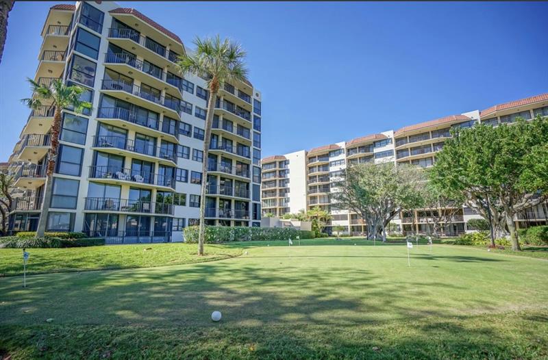 Image 3 of 36 For 859 Jeffery St  214