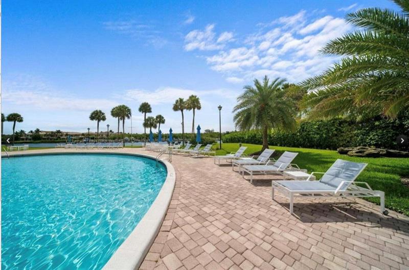 Image 4 of 36 For 859 Jeffery St  214