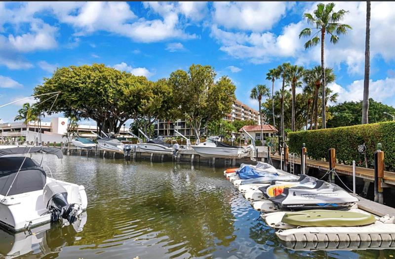 Image 5 of 36 For 859 Jeffery St  214