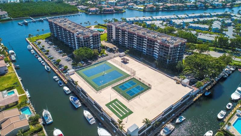 Image 7 of 36 For 859 Jeffery St  214