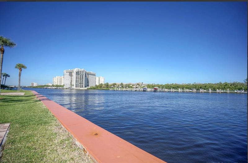 Image 8 of 36 For 859 Jeffery St  214