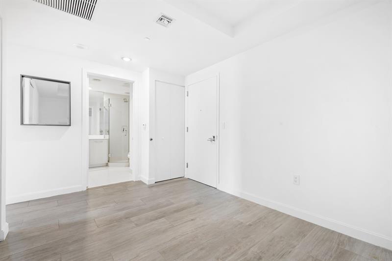 Image 11 of 31 For 55 9th St  1505