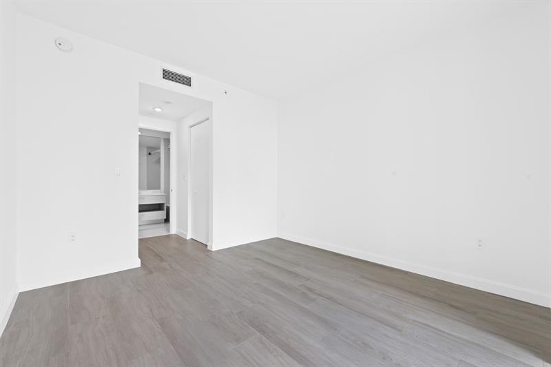 Image 15 of 31 For 55 9th St  1505