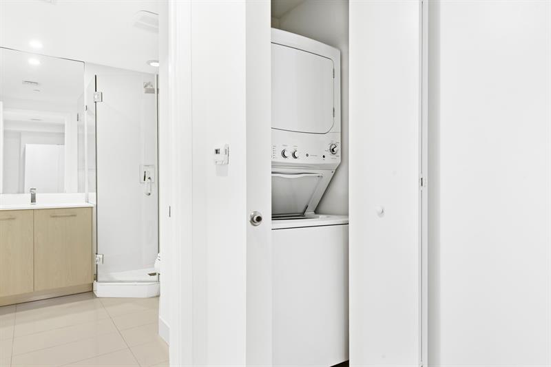 Image 22 of 31 For 55 9th St  1505