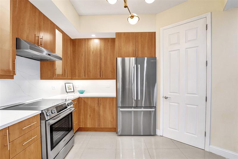 Image 15 of 66 For 2617 14th Ave  507