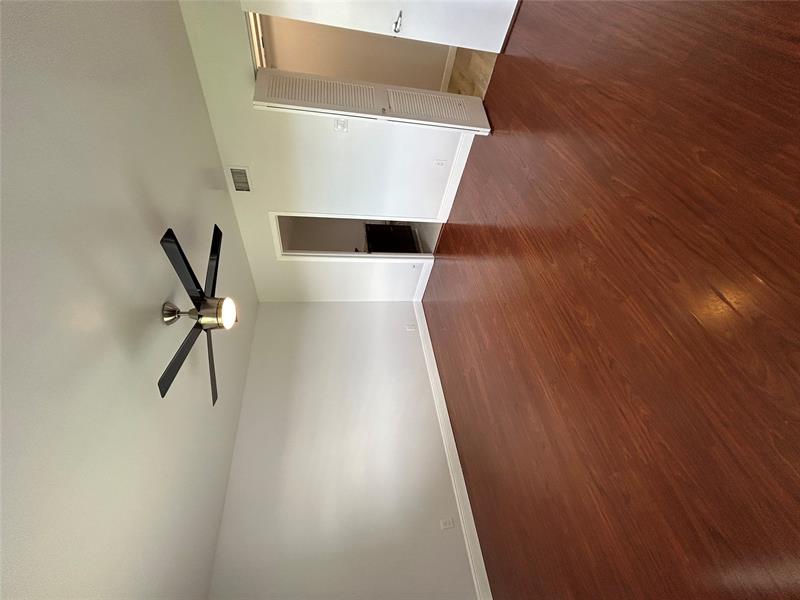 Image 5 of 10 For 2391 89th Dr 411