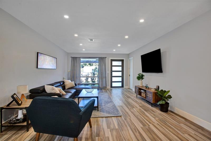 Image 15 of 36 For 2632 Madison St