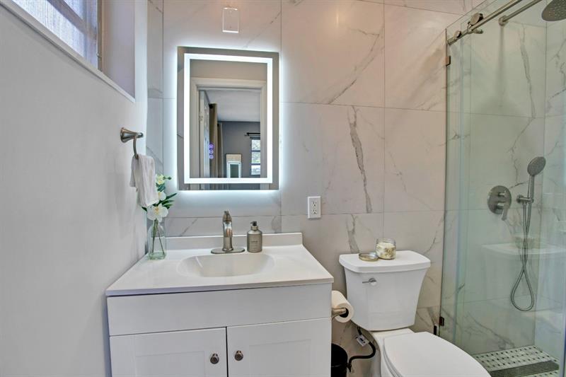 Image 18 of 36 For 2632 Madison St