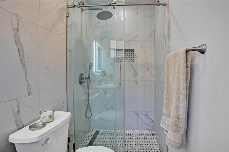 Image 20 of 36 For 2632 Madison St