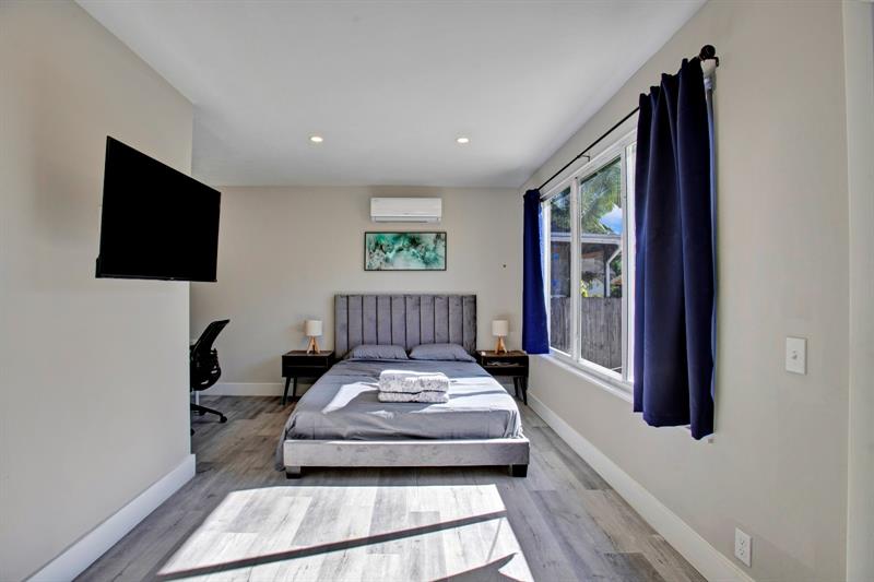 Image 23 of 36 For 2632 Madison St