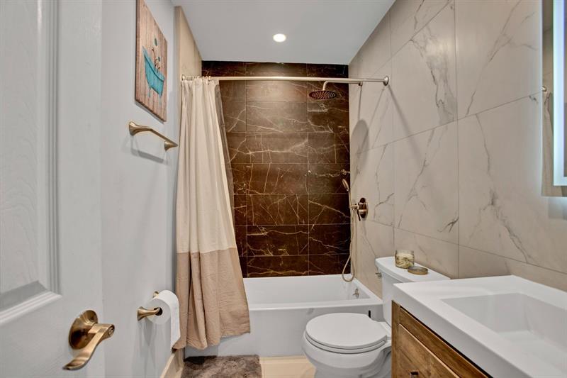 Image 26 of 36 For 2632 Madison St