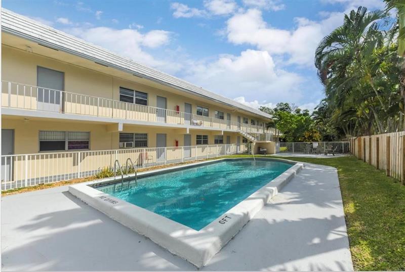 Image 2 of 2 For 660 Glouchester St  206