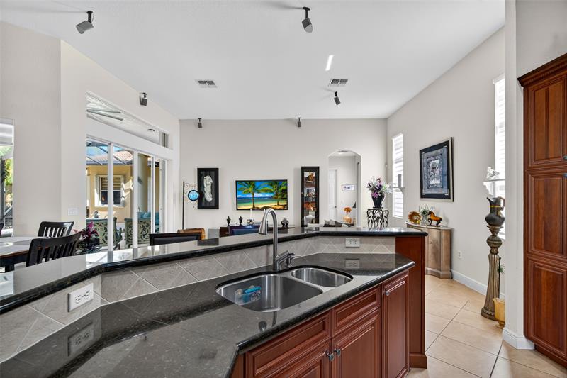 Image 18 of 45 For 1777 Belmont Cir