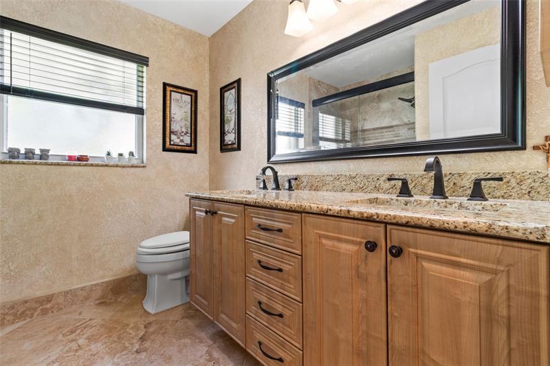 Image 18 of 45 For 525 Stonemont Ln