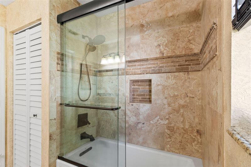 Image 20 of 45 For 525 Stonemont Ln