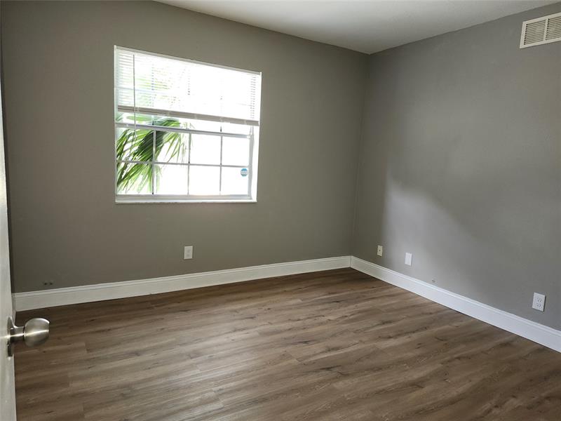 Image 25 of 34 For 475 8 St  117