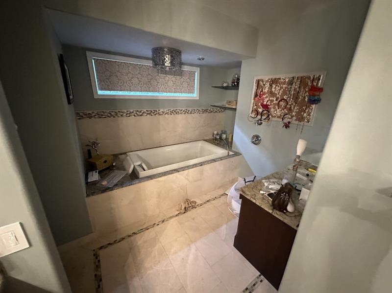 Image 14 of 15 For 418 Alamanda Dr