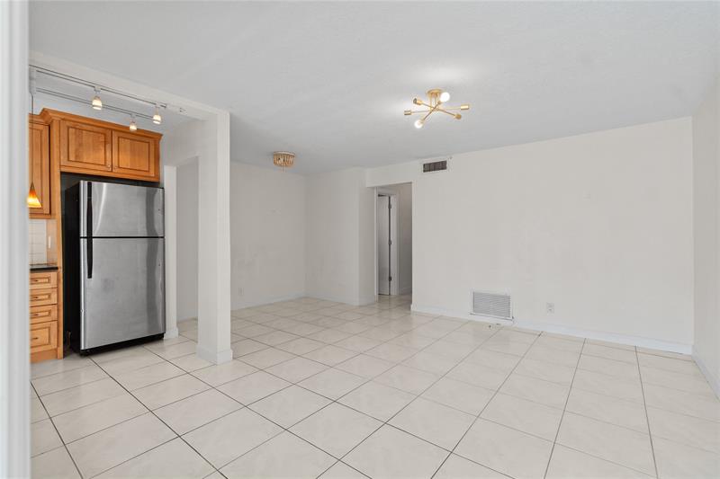 Image 21 of 64 For 1439 Ocean Blvd  317