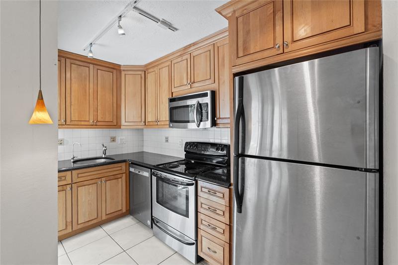 Image 25 of 64 For 1439 Ocean Blvd  317