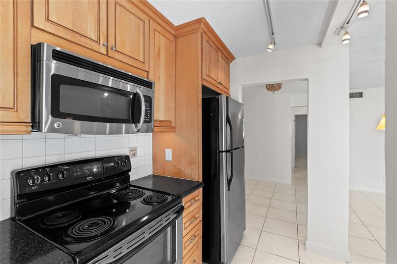 Image 28 of 64 For 1439 Ocean Blvd  317