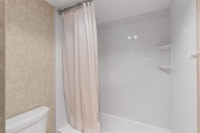 Image 39 of 64 For 1439 Ocean Blvd  317