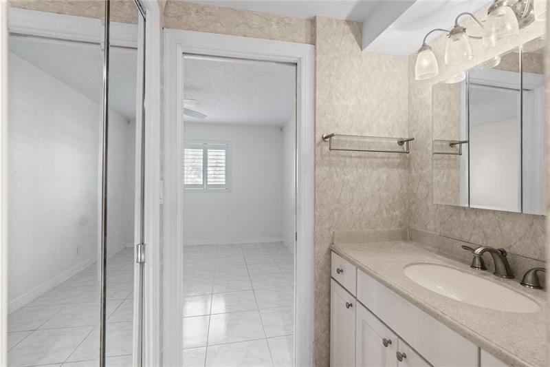 Image 40 of 64 For 1439 Ocean Blvd  317