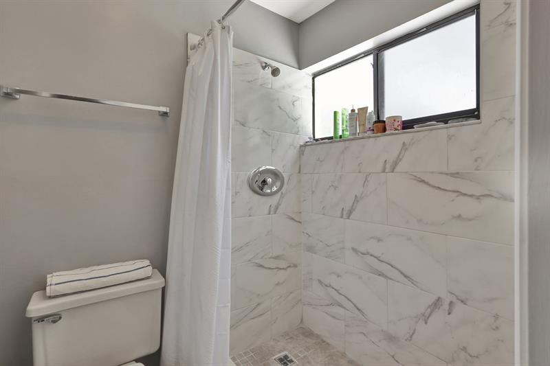 Image 11 of 16 For 5884 Morningstar Cir  201