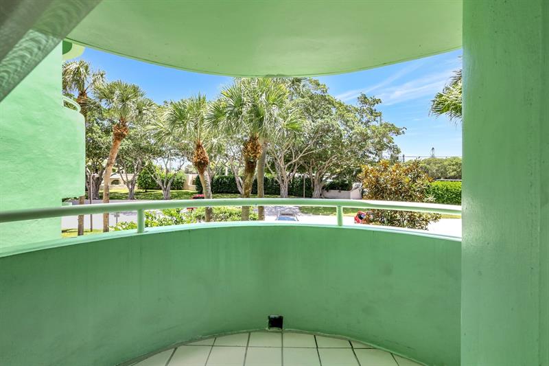 Image 14 of 16 For 5884 Morningstar Cir  201