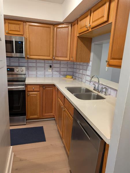 Image 3 of 16 For 5884 Morningstar Cir  201