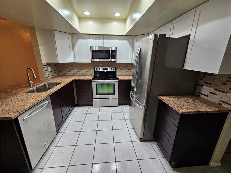 Image 4 of 13 For 7621 74th Ter