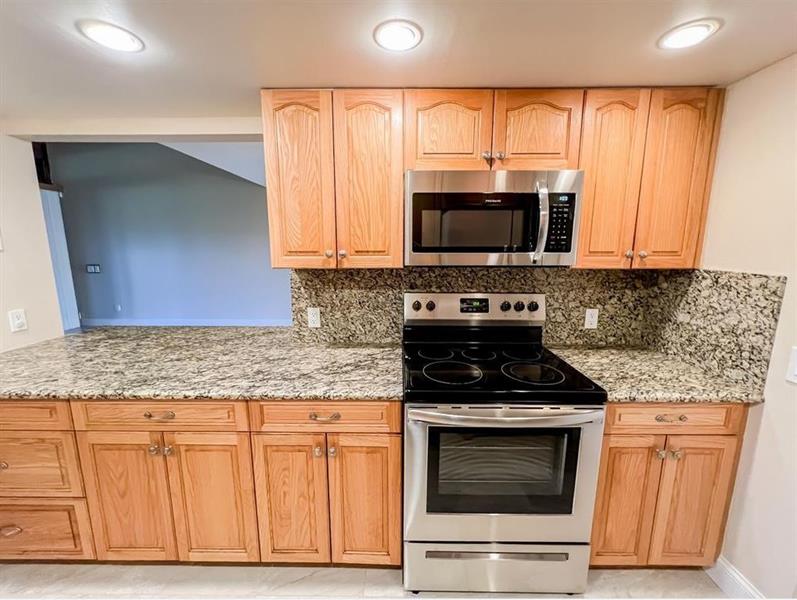 Image 13 of 26 For 10740 Golfview Dr