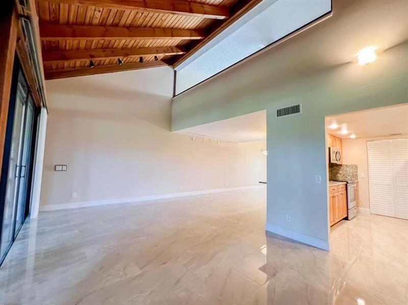 Image 15 of 26 For 10740 Golfview Dr