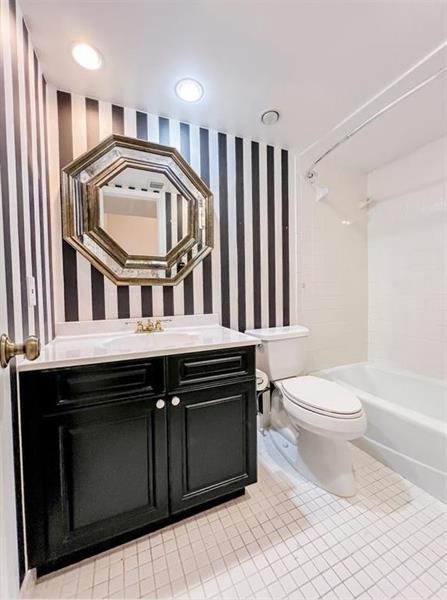 Image 17 of 26 For 10740 Golfview Dr