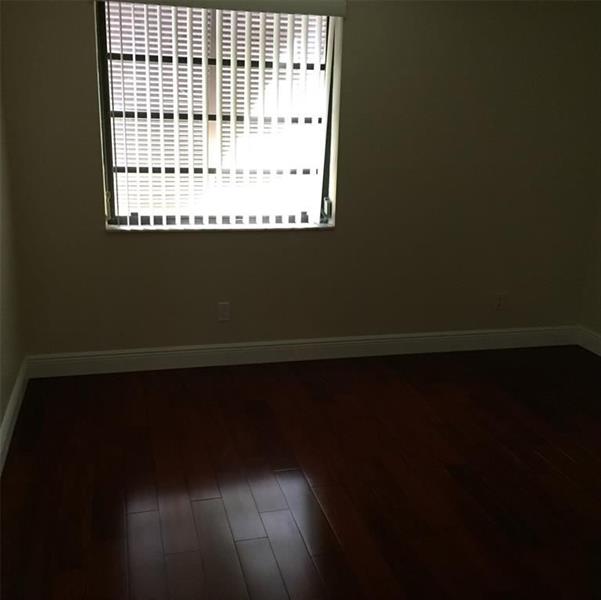 Image 18 of 26 For 10740 Golfview Dr