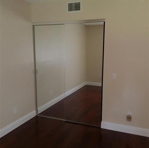 Image 19 of 26 For 10740 Golfview Dr