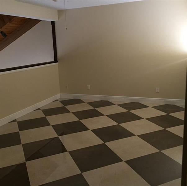 Image 20 of 26 For 10740 Golfview Dr