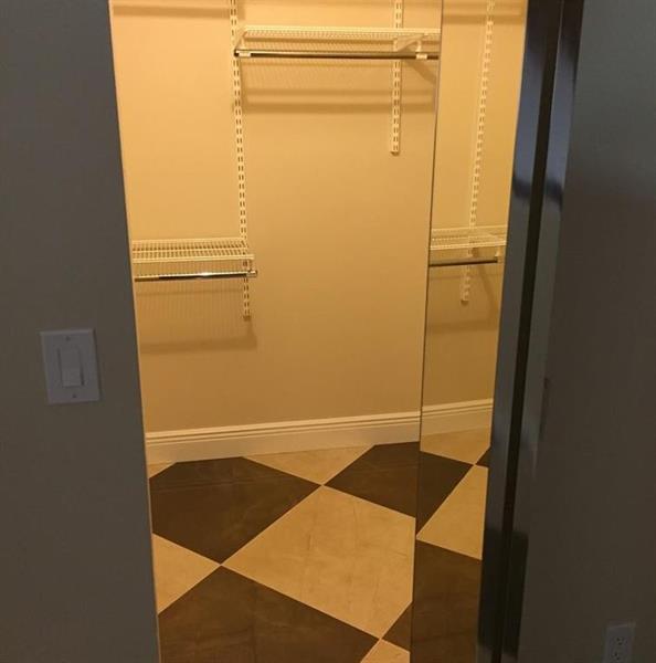 Image 22 of 26 For 10740 Golfview Dr