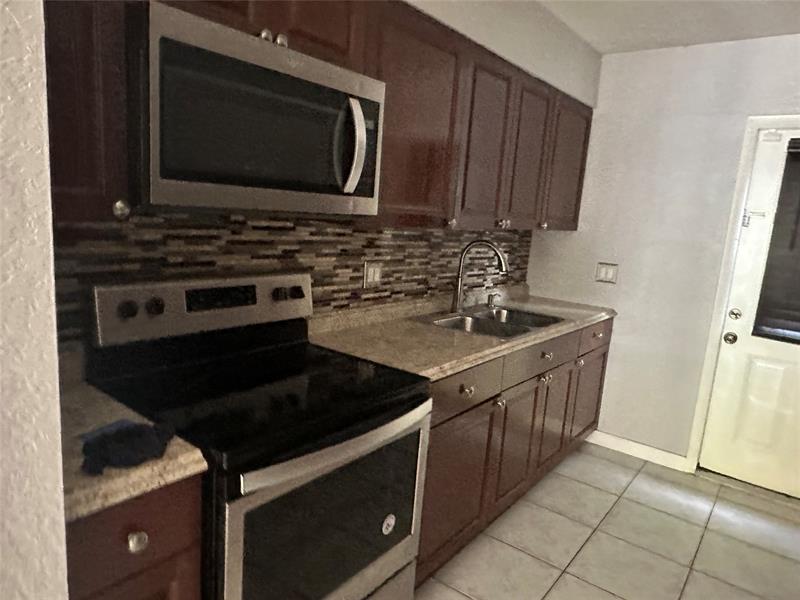 Image 6 of 11 For 3720-3726 115th Way 3720