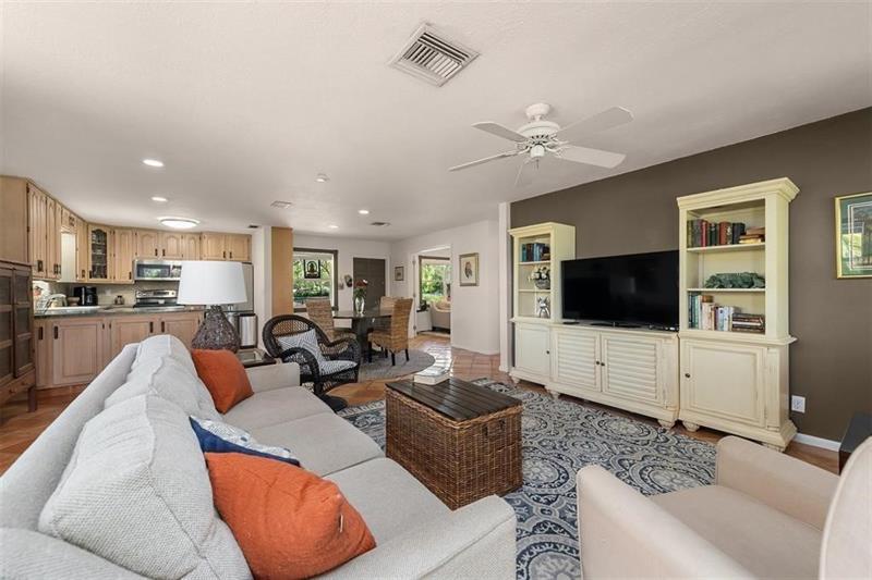 Image 6 of 11 For 8590 38th Dr