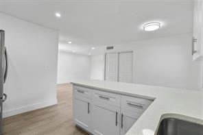 Image 4 of 7 For 8291 39 Street