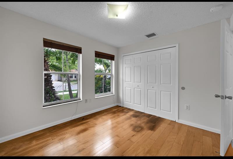 Image 11 of 32 For 13761 Garden Cove Cir