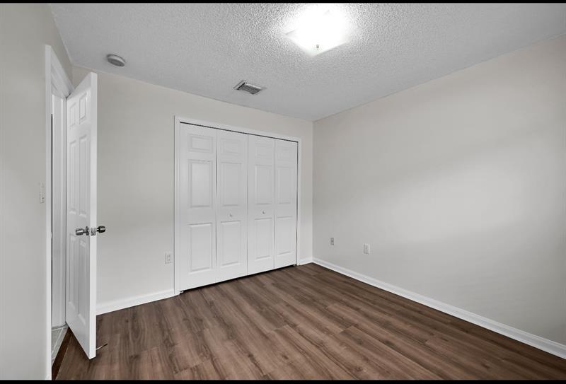 Image 13 of 32 For 13761 Garden Cove Cir