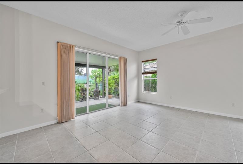 Image 17 of 32 For 13761 Garden Cove Cir