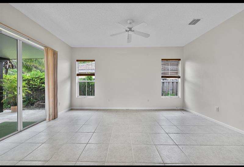 Image 18 of 32 For 13761 Garden Cove Cir