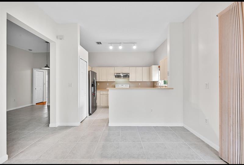 Image 19 of 32 For 13761 Garden Cove Cir