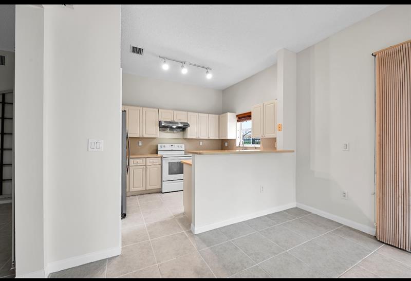 Image 20 of 32 For 13761 Garden Cove Cir