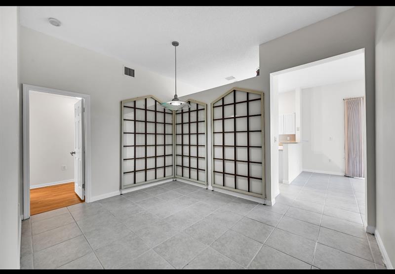 Image 4 of 32 For 13761 Garden Cove Cir