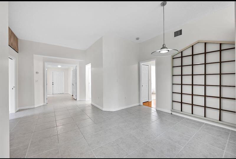 Image 5 of 32 For 13761 Garden Cove Cir