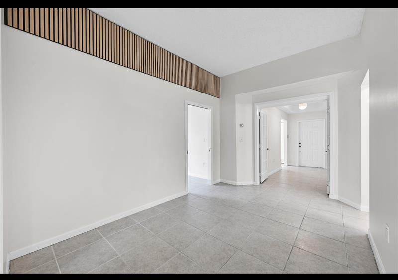 Image 6 of 32 For 13761 Garden Cove Cir